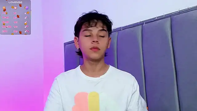 Snapshot of nico_leroy chatting on 10-15-25, 10:43 nico leroy online show from 10-15-25, 10:43