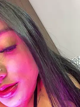 Snapshot of candy_hot999 chatting on 02-17-26, 01:02 candy hot999 online show from 02-17-26, 01:02