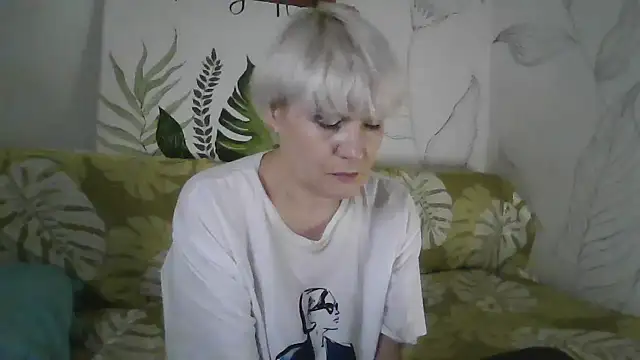 Catty Lady online show from 11-17-25, 06:35