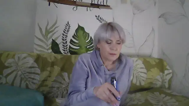 Catty Lady online show from 12-18-25, 06:36