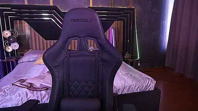 Snapshot of EviLune chatting on 09-14-25, 06:23 EviLune online show from 09-14-25, 06:23