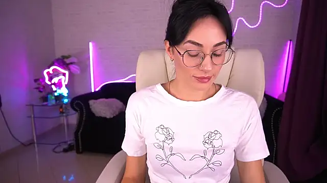 Snapshot of EviLune chatting on 09-30-25, 06:29 EviLune online show from 09-30-25, 06:29