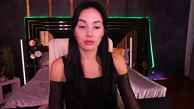 Snapshot of EviLune chatting on 10-04-25, 06:33 EviLune online show from 10-04-25, 06:33