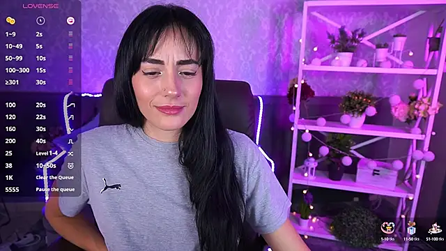 Snapshot of EviLune chatting on 10-10-25, 06:23 EviLune online show from 10-10-25, 06:23