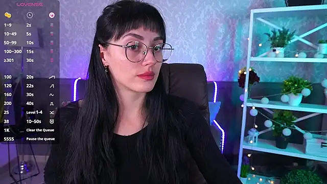 Snapshot of EviLune chatting on 10-23-25, 06:02 EviLune online show from 10-23-25, 06:02