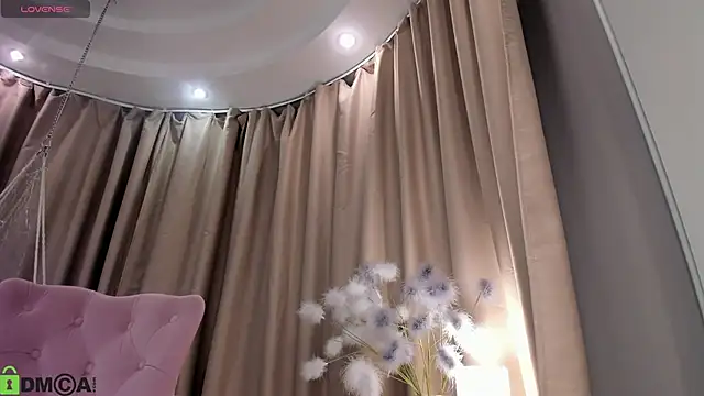 Naomi   Rias online show from 10-27-25, 11:20