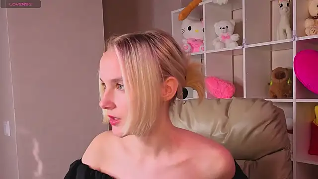 Snapshot of Carolin_Miller chatting on 09-15-25, 08:14 Carolin Miller online show from 09-15-25, 08:14