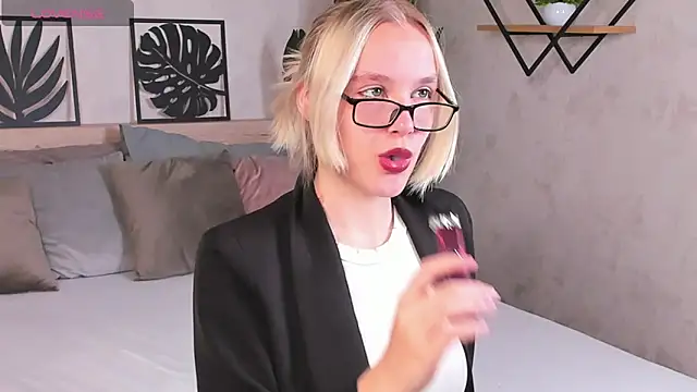 Snapshot of Carolin_Miller chatting on 09-21-25, 09:11 Carolin Miller online show from 09-21-25, 09:11