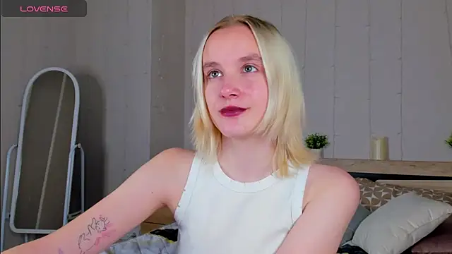 Snapshot of Carolin_Miller chatting on 09-22-25, 08:27 Carolin Miller online show from 09-22-25, 08:27