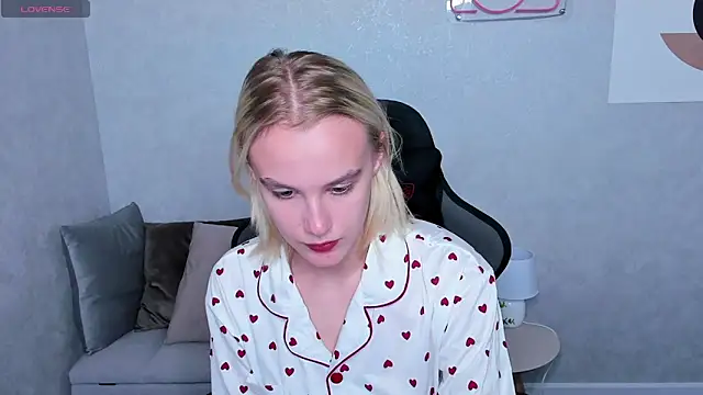 Snapshot of Carolin_Miller chatting on 09-26-25, 08:07 Carolin Miller online show from 09-26-25, 08:07