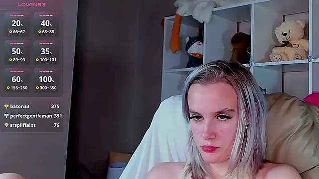 Snapshot of Carolin_Miller chatting on 11-21-25, 09:24 Carolin Miller online show from 11-21-25, 09:24