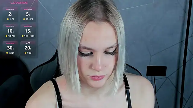 Snapshot of Carolin_Miller chatting on 12-03-25, 09:40 Carolin Miller online show from 12-03-25, 09:40