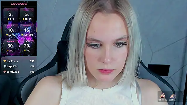 Snapshot of Carolin_Miller chatting on 12-03-25, 10:08 Carolin Miller online show from 12-03-25, 10:08