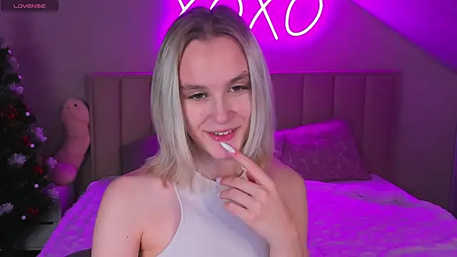 Snapshot of Carolin_Miller chatting on 12-15-25, 09:02 Carolin Miller online show from 12-15-25, 09:02