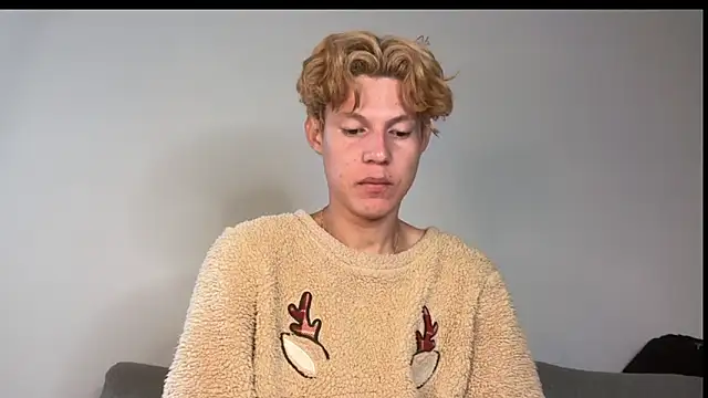 Snapshot of pbyariel- chatting on 09-12-25, 05:02 pbyariel- online show from 09-12-25, 05:02