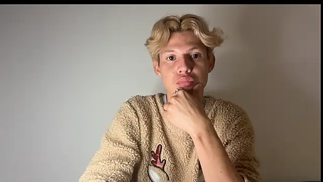 Snapshot of pbyariel- chatting on 10-08-25, 09:34 pbyariel- online show from 10-08-25, 09:34