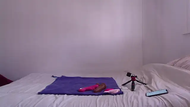 Snapshot of RenataWet chatting on 09-17-25, 01:02 RenataWet online show from 09-17-25, 01:02