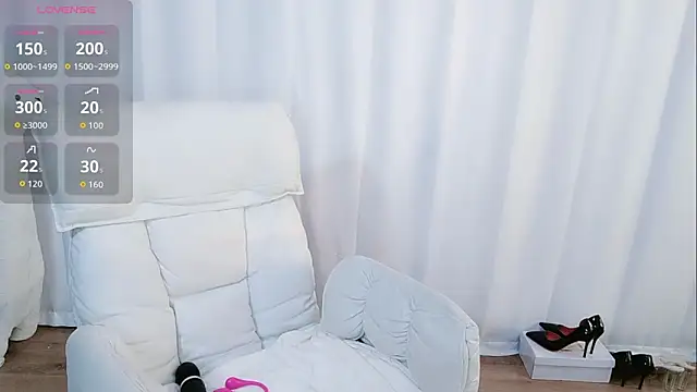 Snapshot of Ailsa-Baby chatting on 11-15-25, 01:36 Ailsa-Baby online show from 11-15-25, 01:36