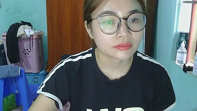 Uhem112 online show from 10-18-25, 01:52