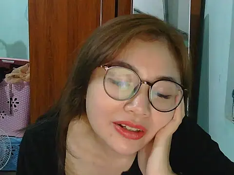 Uhem112 online show from 10-26-25, 02:12