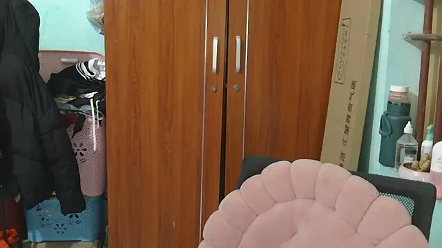 Uhem112 online show from 12-04-25, 01:04