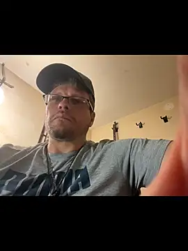 Snapshot of 69ReVeaL@xh chatting on 11-19-25, 02:11 69ReVeaLxh online show from 11-19-25, 02:11