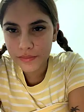 Snapshot of MiiluRosse chatting on 11-13-25, 01:26 MiiluRosse online show from 11-13-25, 01:26