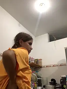 Snapshot of MiiluRosse chatting on 11-14-25, 01:37 MiiluRosse online show from 11-14-25, 01:37