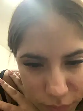 Snapshot of MiiluRosse chatting on 11-28-25, 05:21 MiiluRosse online show from 11-28-25, 05:21