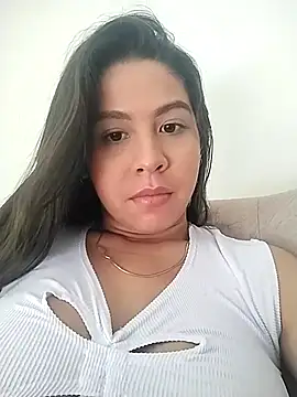 Snapshot of cala_borhan chatting on 10-17-25, 08:00 cala borhan online show from 10-17-25, 08:00