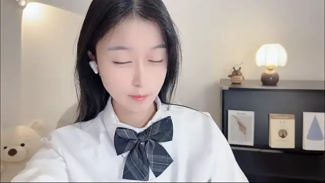 Onechestnut online show from 10-27-25, 05:22