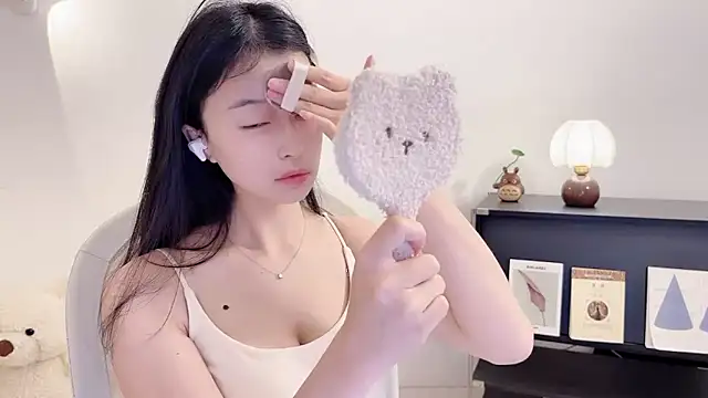 Onechestnut online show from 11-15-25, 06:22