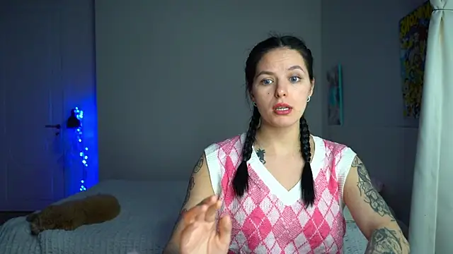 EwelynScott online show from 12-14-25, 10:36