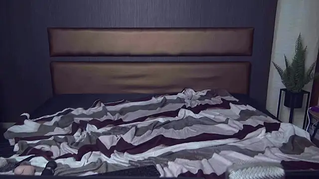 Snapshot of BustyBrunettes chatting on 10-31-25, 04:52 BustyBrunettes online show from 10-31-25, 04:52