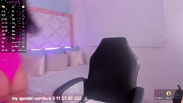 Snapshot of molly_gomezz chatting on 10-11-25, 01:42 molly gomezz online show from 10-11-25, 01:42