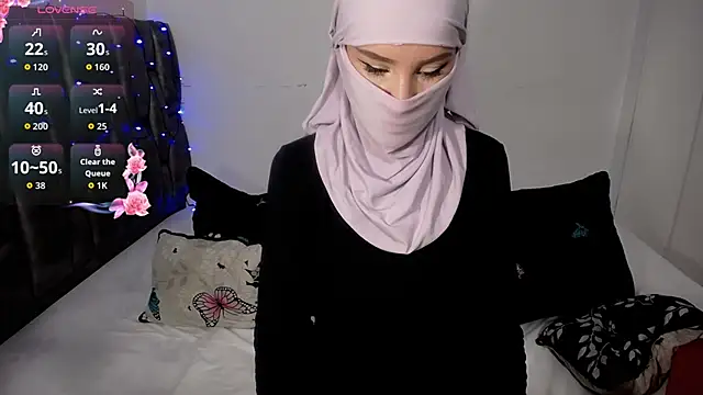 Snapshot of __Nahia chatting on 10-27-25, 01:48 Nahia online show from 10-27-25, 01:48