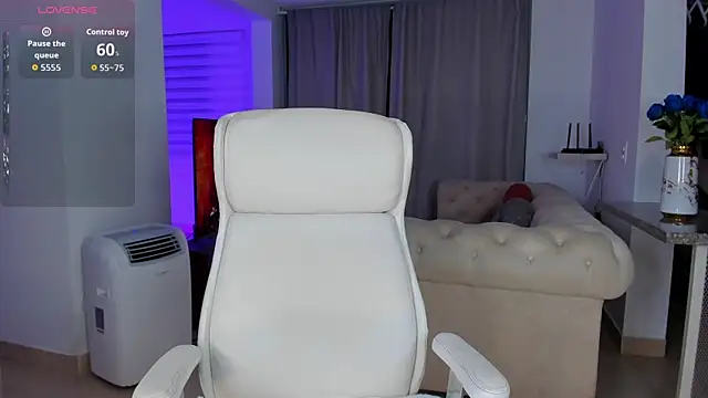 Snapshot of MeganScott chatting on 11-24-25, 11:59 MeganScott online show from 11-24-25, 11:59