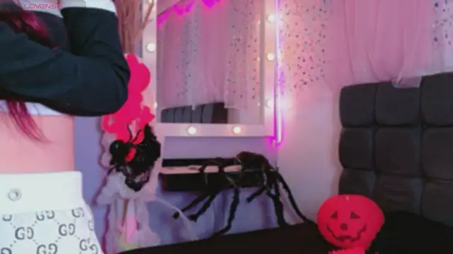 Snapshot of NataliaPrada_s chatting on 10-27-25, 04:55 NataliaPrada s online show from 10-27-25, 04:55