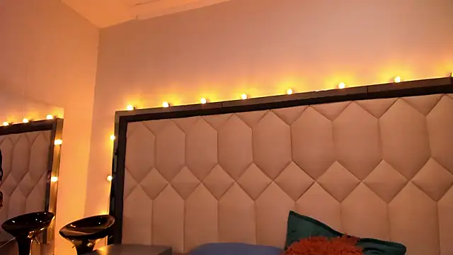 Scarletbigbug online show from 09-17-25, 06:42