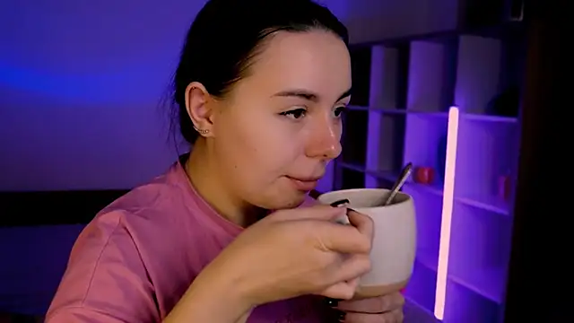 Di na Bell online show from 10-21-25, 05:41