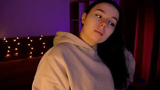 Snapshot of Di_na_Bell chatting on 12-23-25, 06:44 Di na Bell online show from 12-23-25, 06:44