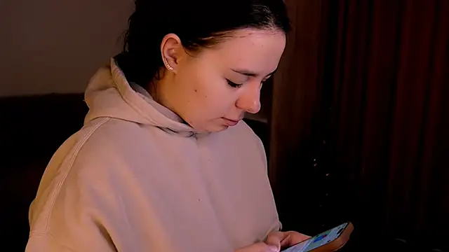 Snapshot of Di_na_Bell chatting on 01-07-26, 06:49 Di na Bell online show from 01-07-26, 06:49