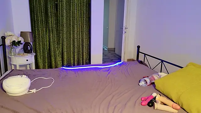 Snapshot of Di_na_Bell chatting on 01-12-26, 06:40 Di na Bell online show from 01-12-26, 06:40