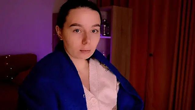 Snapshot of Di_na_Bell chatting on 02-03-26, 01:38 Di na Bell online show from 02-03-26, 01:38