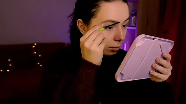 Snapshot of Di_na_Bell chatting on 02-17-26, 06:43 Di na Bell online show from 02-17-26, 06:43