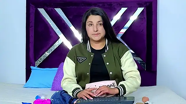 cuteeimy online show from 11-25-25, 06:08