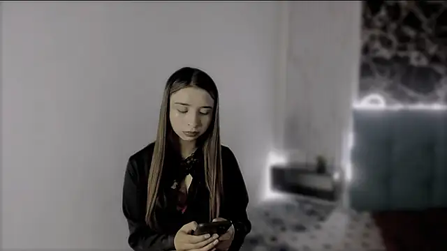 Snapshot of x_jules_ chatting on 10-10-25, 12:20 x jules online show from 10-10-25, 12:20