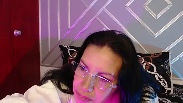 Snapshot of sashabluex chatting on 10-12-25, 03:27 sashabluex online show from 10-12-25, 03:27