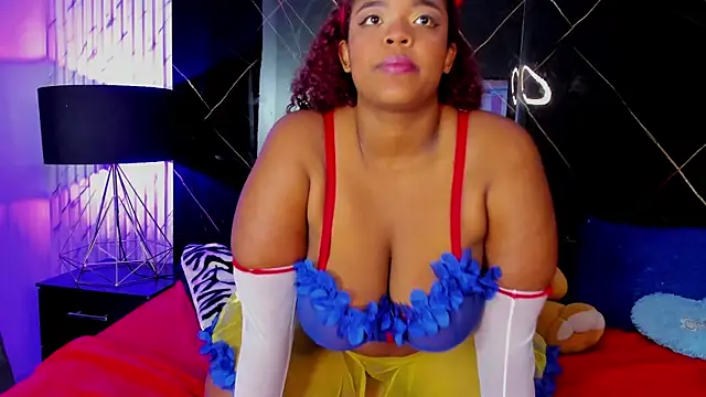 Snapshot of Alaia_Gutierrez chatting on 10-03-25, 10:07 Alaia Gutierrez online show from 10-03-25, 10:07