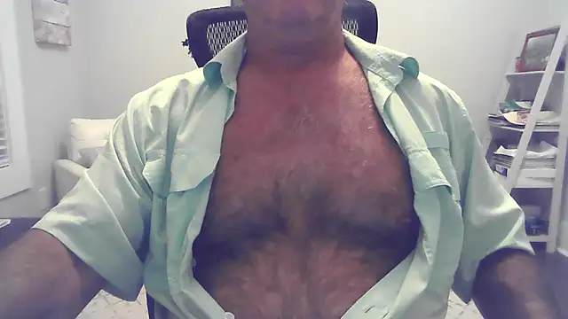 Snapshot of cyclone1212 chatting on 06-15-26, 09:33 cyclone1212 online show from 06-15-26, 09:33